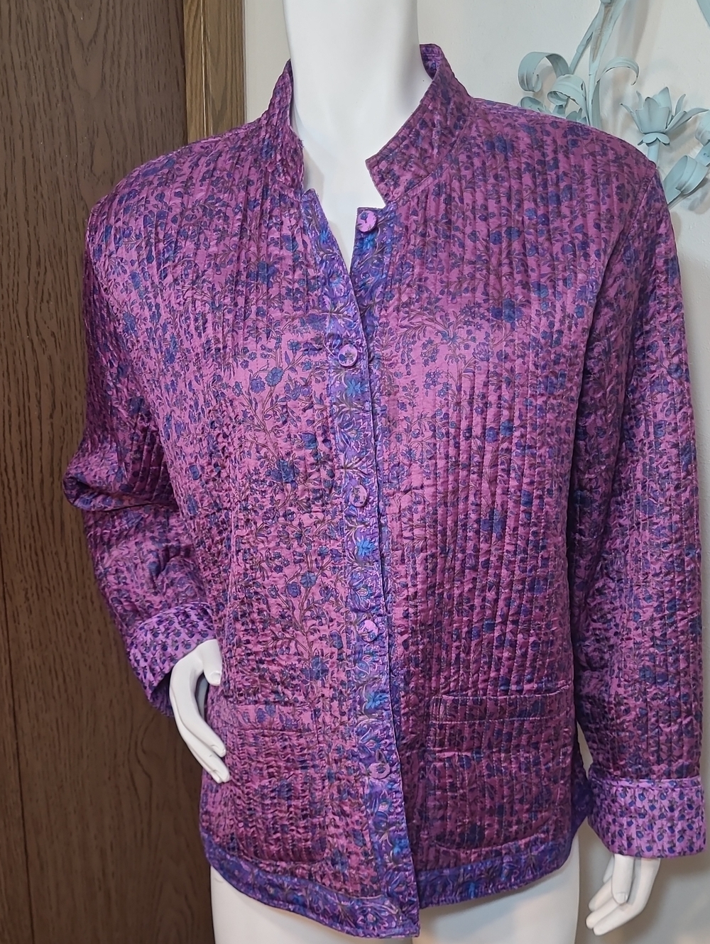 Vtg 100% Silk Quilted Floral Button Up Reversible Jacket in Magenta Purple